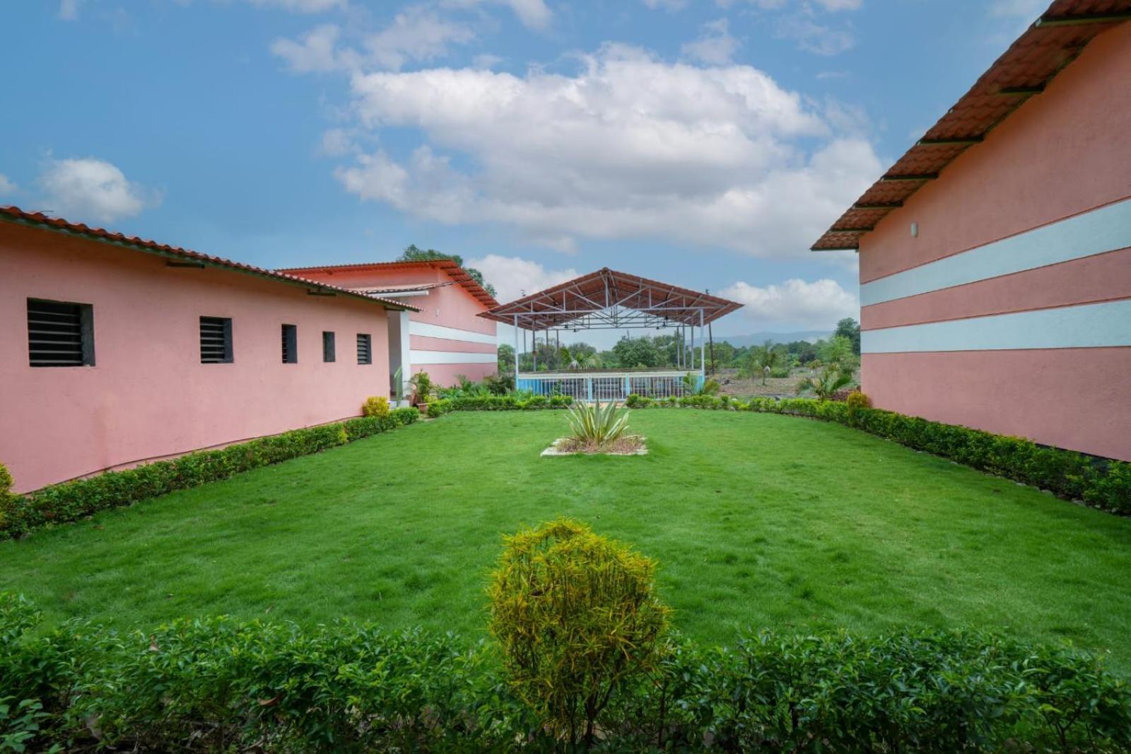 Mahalakshmi Agro Tourism 호텔 Poinad 외부 사진
